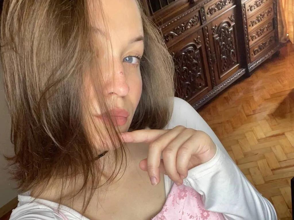 LiveJasmin NeonMuse is Freechat NeonMuse — Walks around the city, photography, yoga and healthy lifestyle, music and podcasts