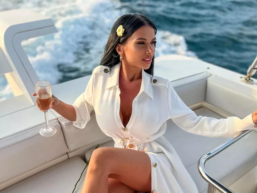 LiveJasmin Raisa is Freechat Raisa — Strong, independent, fierce, these all describe me. A fighter who knows what she wants and how to get it. I love to influence others and talk about my lifestyle and maybe become a role model to other women who need to feel inspired and empowered. I...