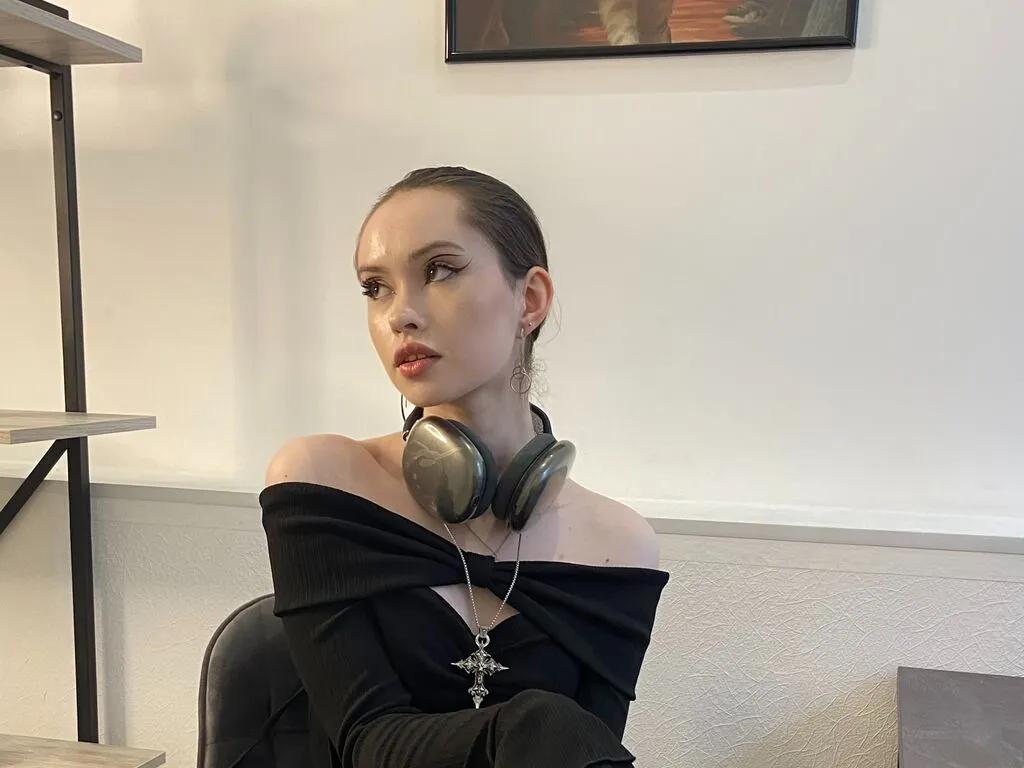 LiveJasmin WillenaShake is Freechat WillenaShake — drawing and dancing