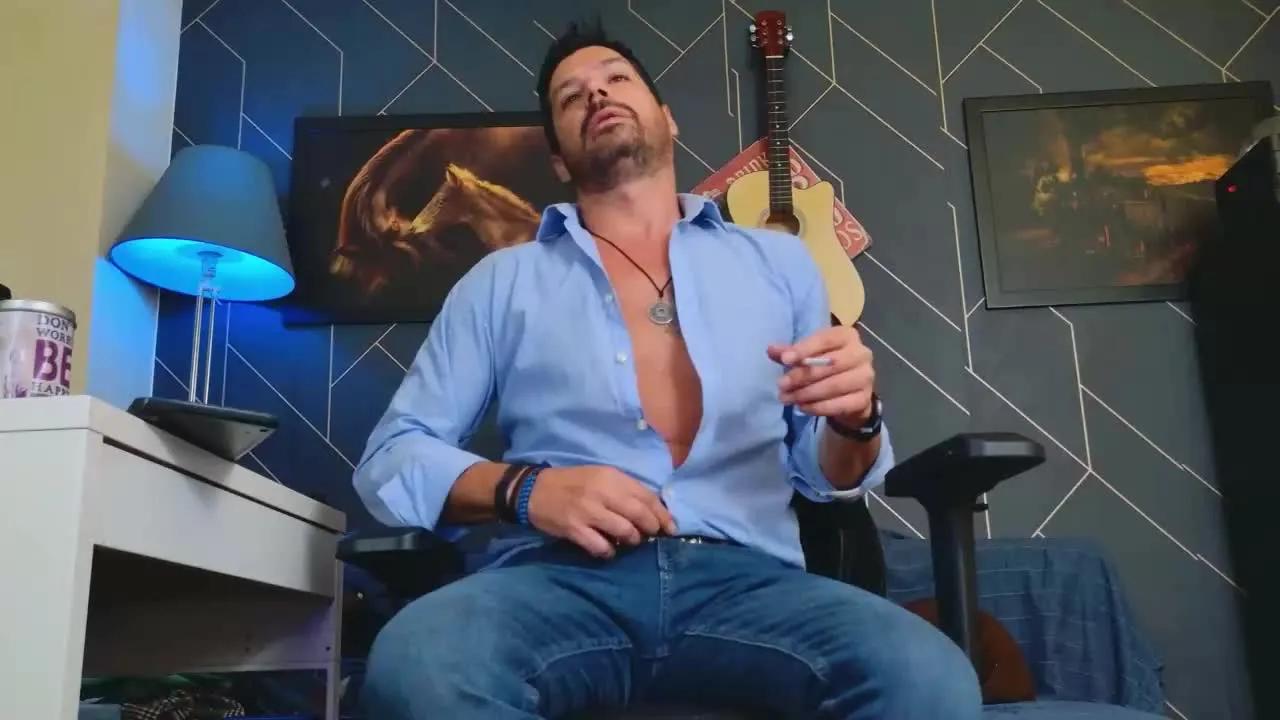 Offline ChristianNude1 on Streamray