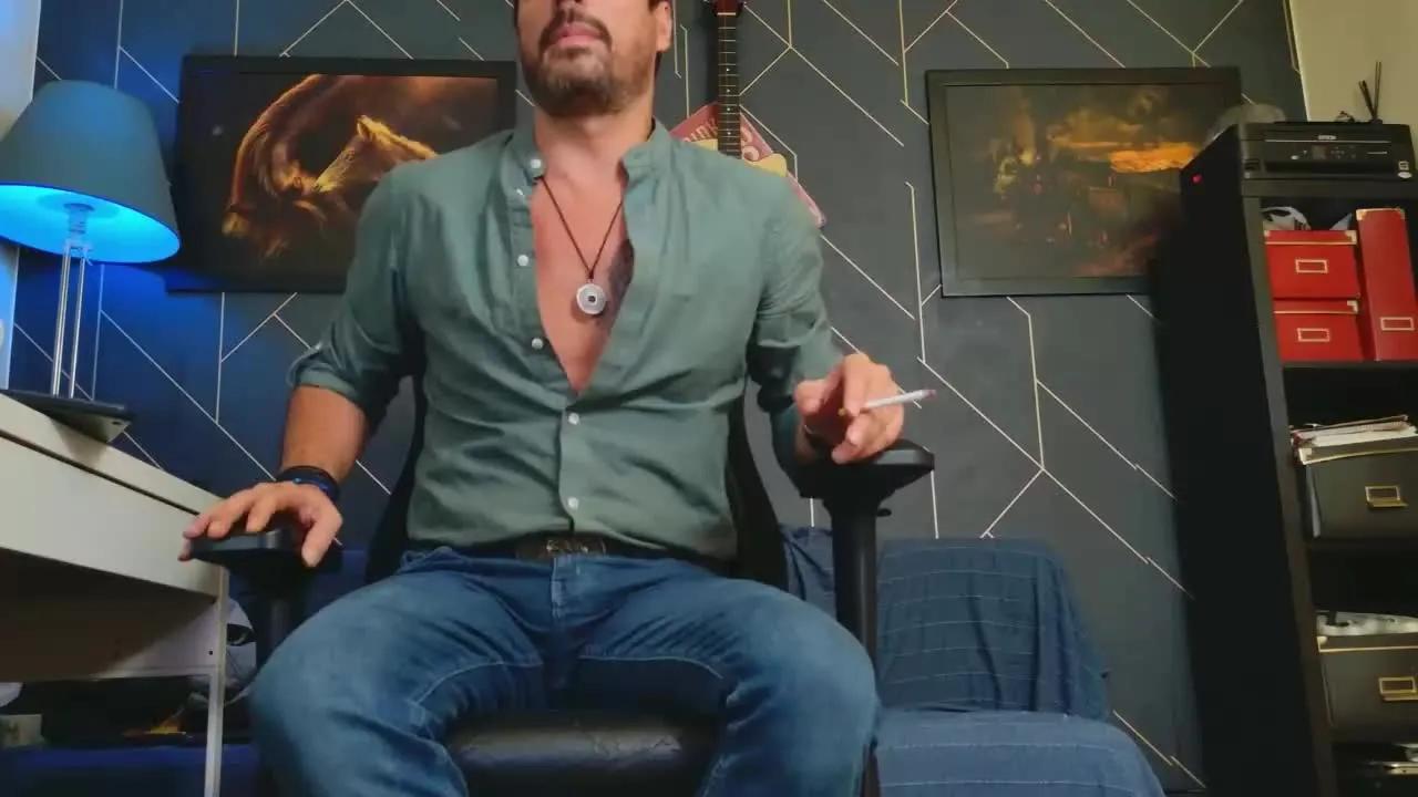 Offline ChristianNude1 on Streamray