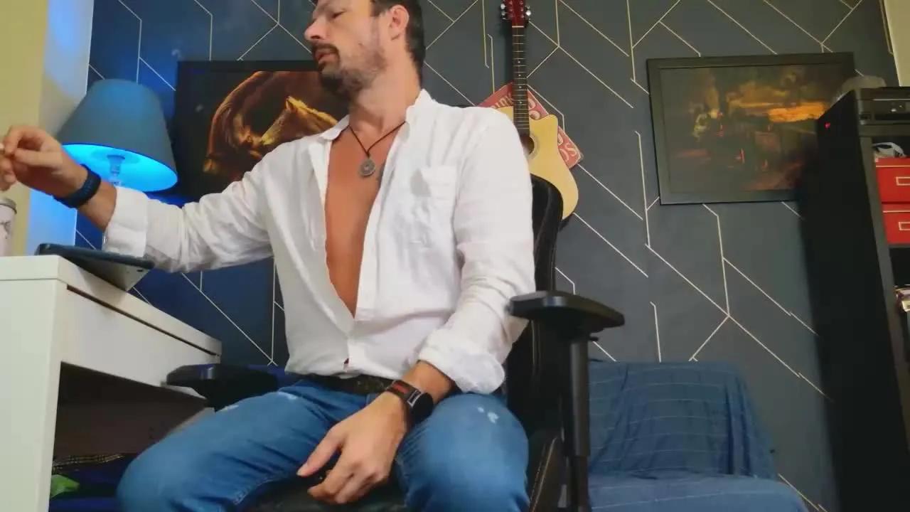 Offline ChristianNude1 on Streamray