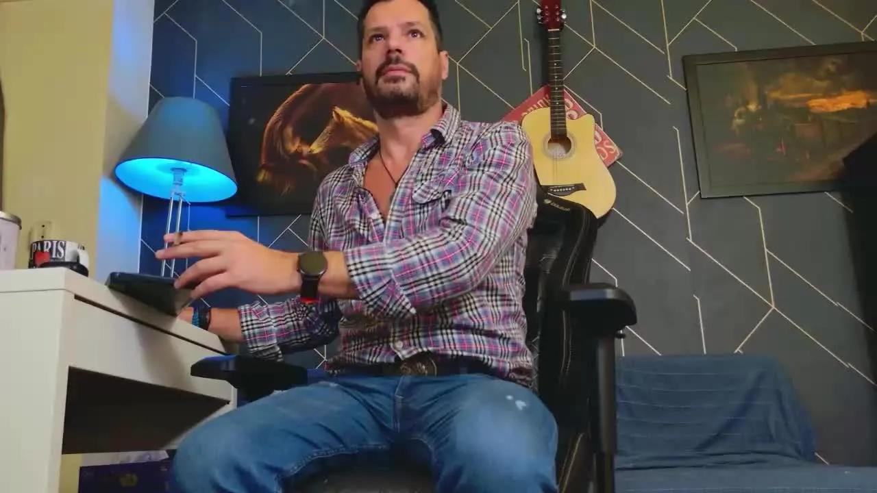 Offline ChristianNude1 on Streamray