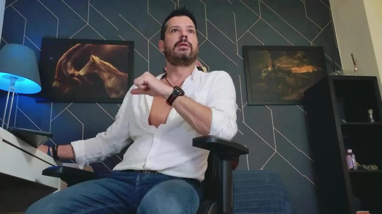 Offline ChristianNude1 on Streamray