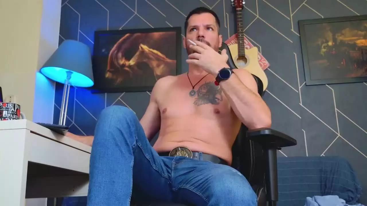 Offline ChristianNude1 on Streamray