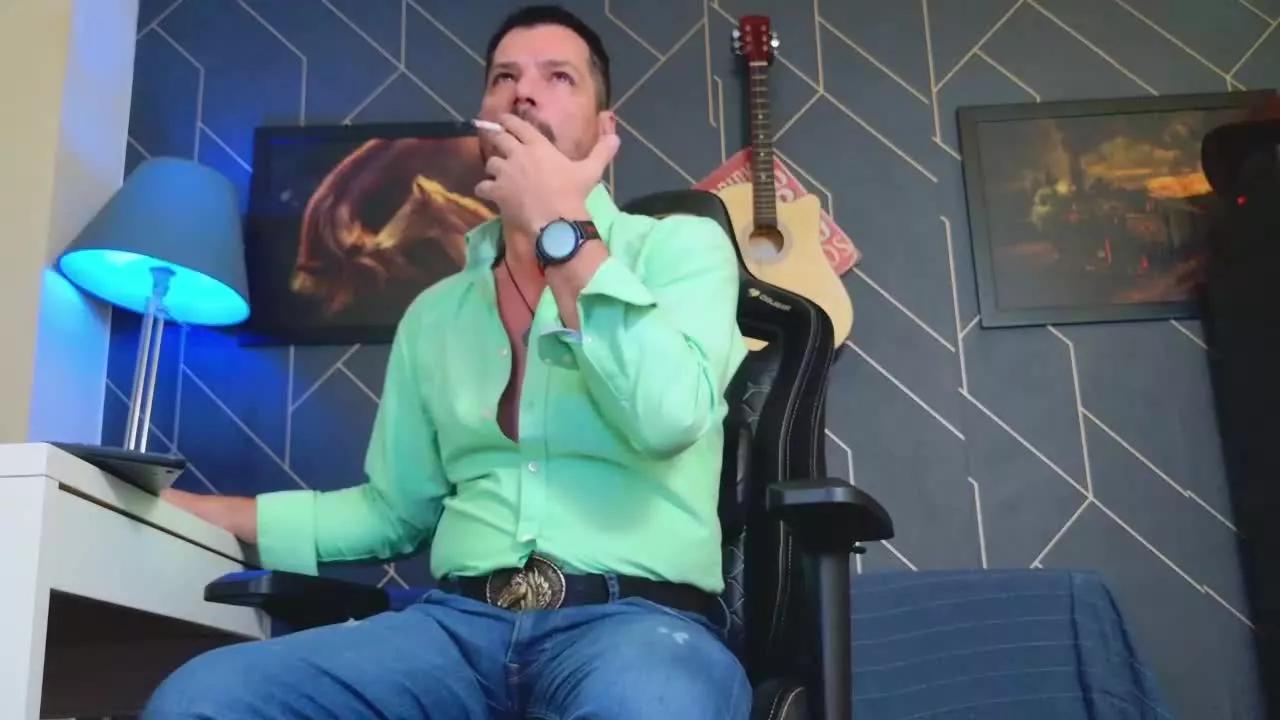 Offline ChristianNude1 on Streamray