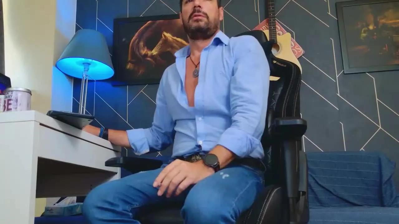 Offline ChristianNude1 on Streamray