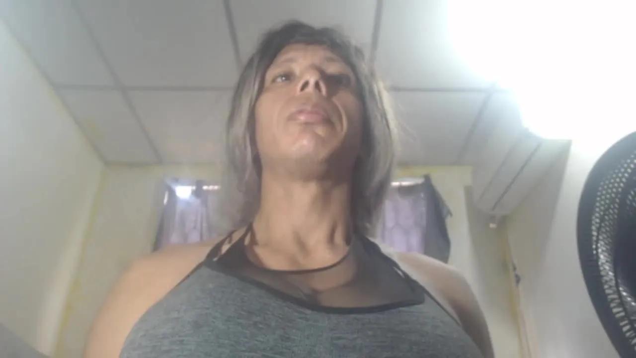 Offline dayanamuscle on Streamray