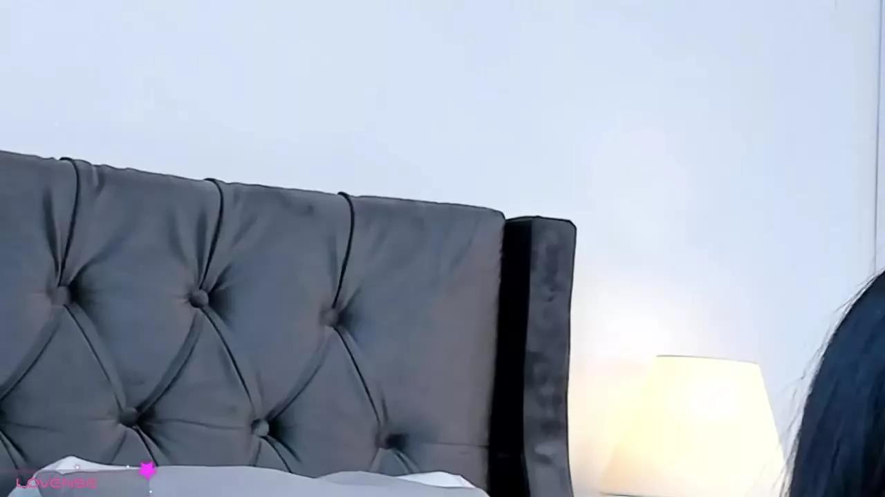 Offline ParisRosee on Streamray