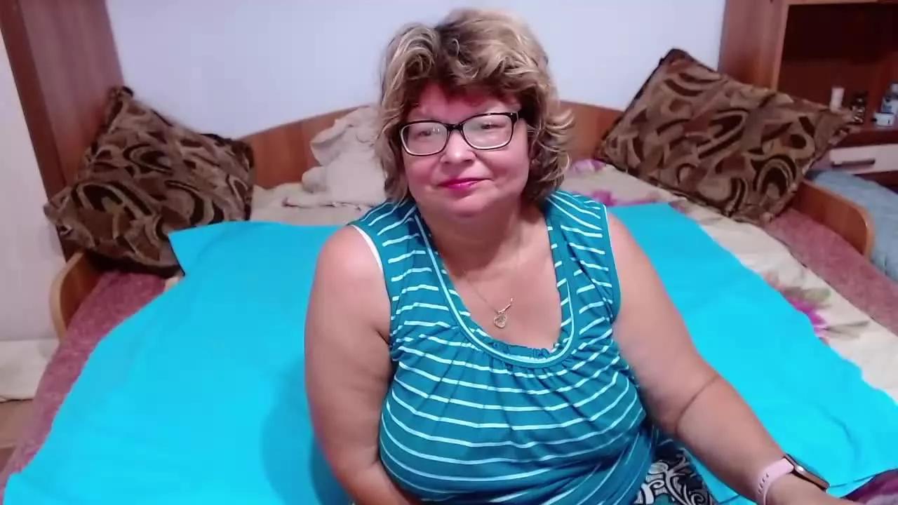 Offline UrSweetKarina on Streamray