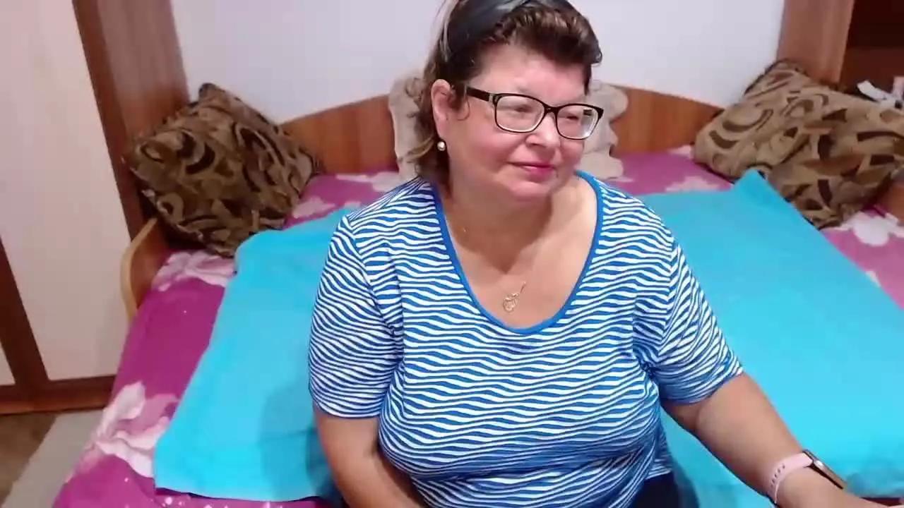 Offline UrSweetKarina on Streamray