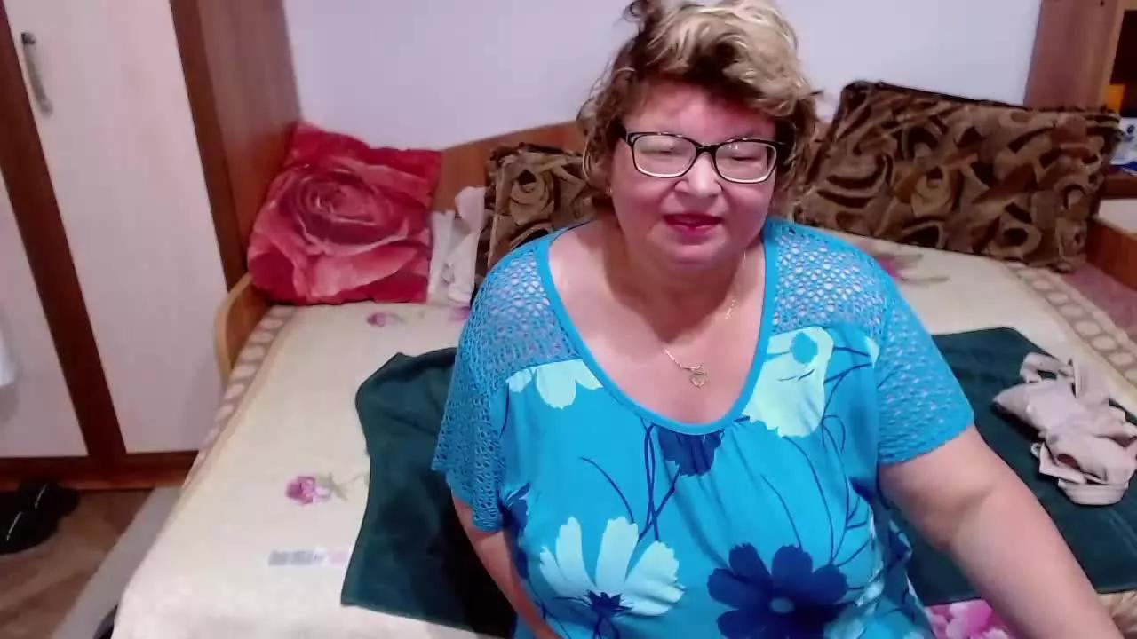 Offline UrSweetKarina on Streamray