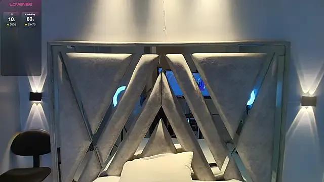 Alice_26_ —  public show riding dildo 