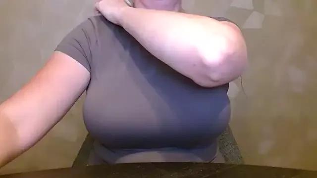 Freechat Esmee-Xxx on StripChat