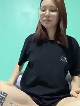 StripChat KittyK_at is Group KittyK_at — brincar com os peitinhos